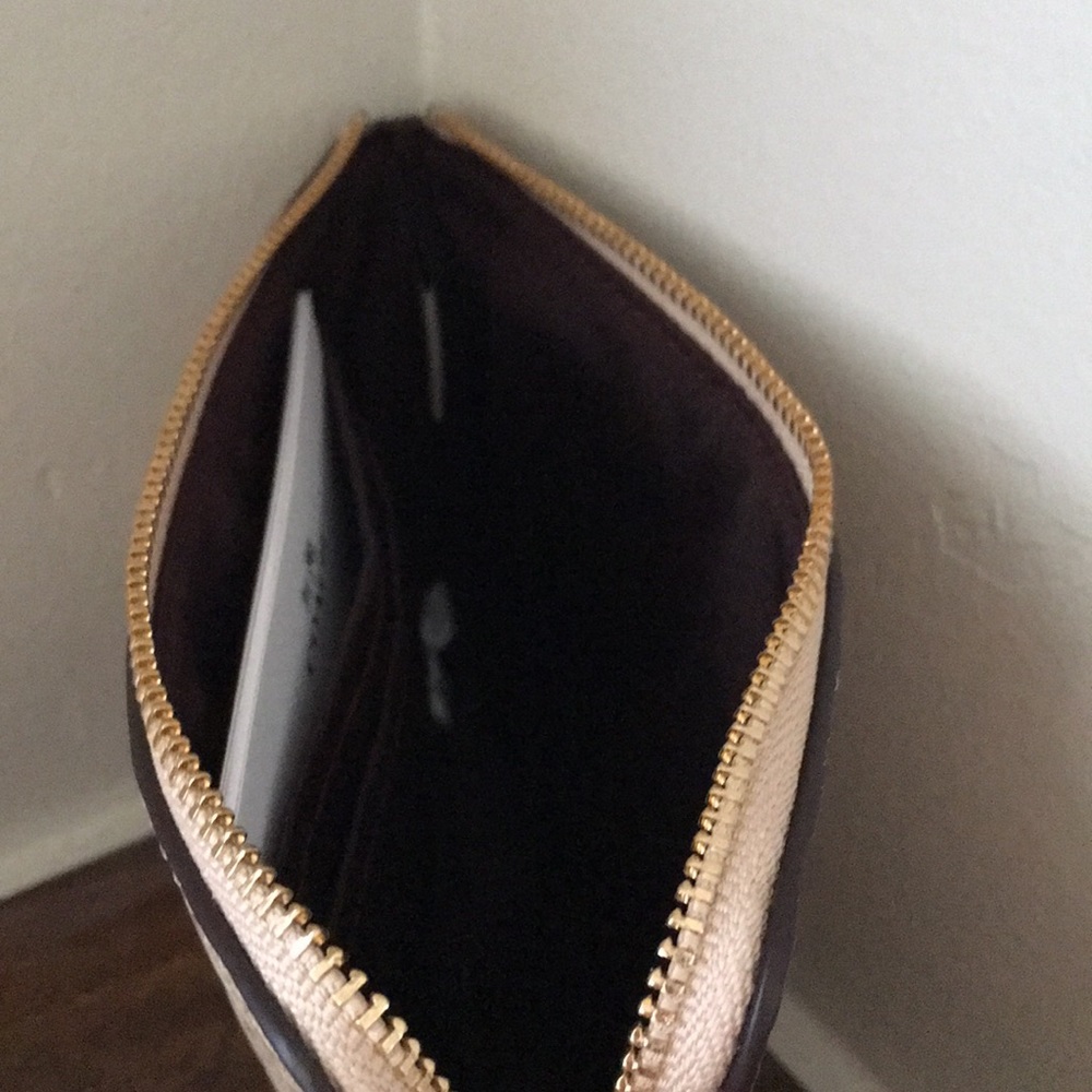 Coach platinum signature C debossed wristlet NWT - Picture 8 of 8